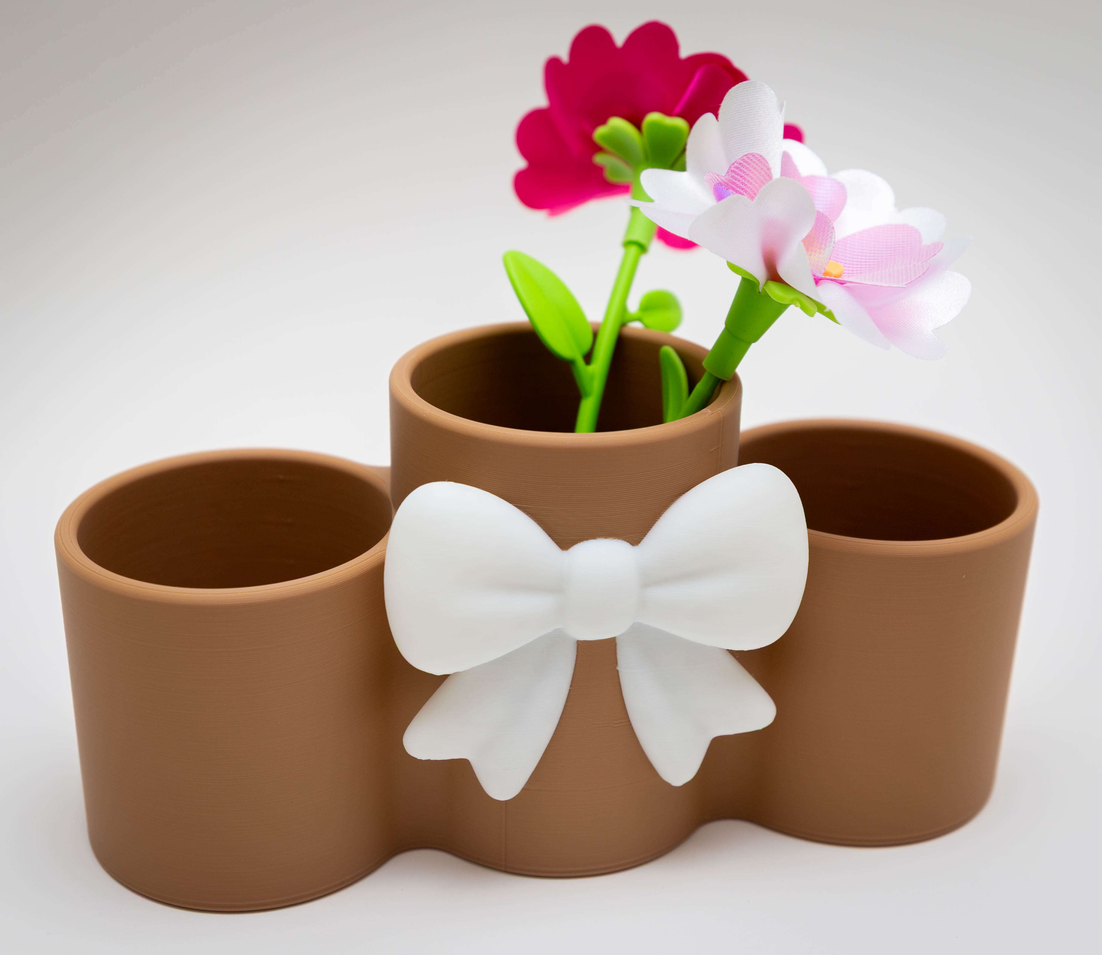 Triple compartment organizer with a bow